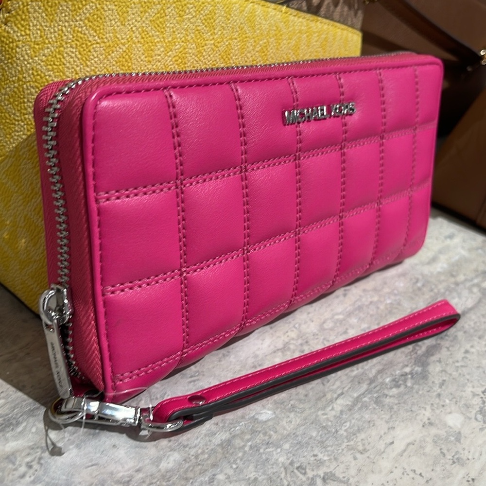 MICHAEL KORS
Continental Wristlet Phone Case Wallet
Dragonfruit
NWT - Picture 15 of 16